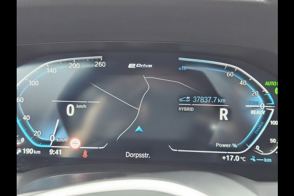 BMW 3 Serie Touring 330e M-Sport Touring Plus | LED | Pano | Trekhaak | Stoelverwarming | Shadow-Line | Park Assist | Driving Assistant | Vol |