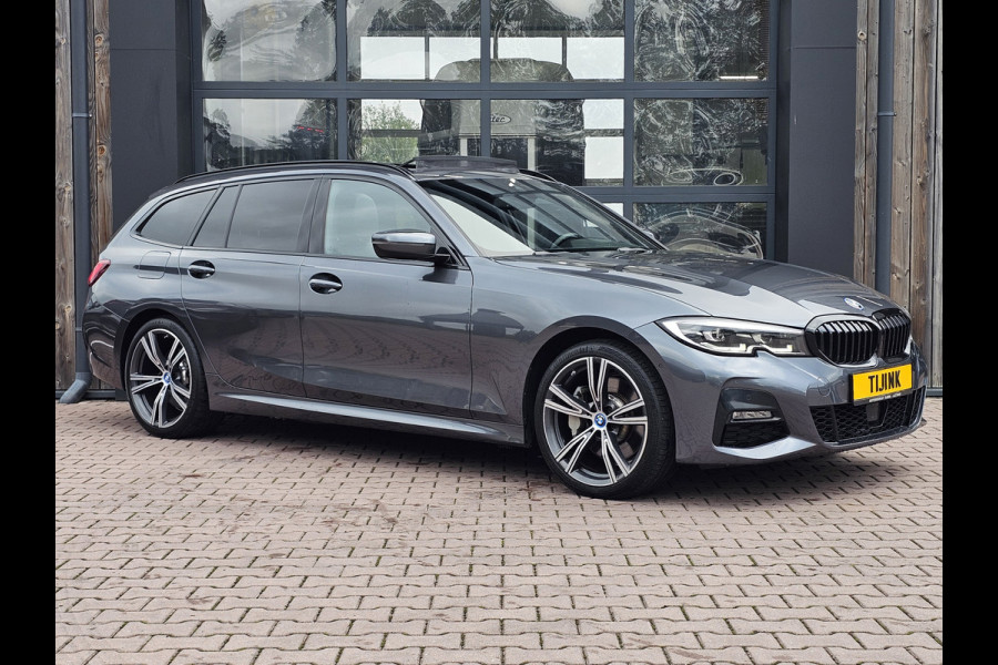 BMW 3 Serie Touring 330e M-Sport Touring Plus | LED | Pano | Trekhaak | Stoelverwarming | Shadow-Line | Park Assist | Driving Assistant | Vol |
