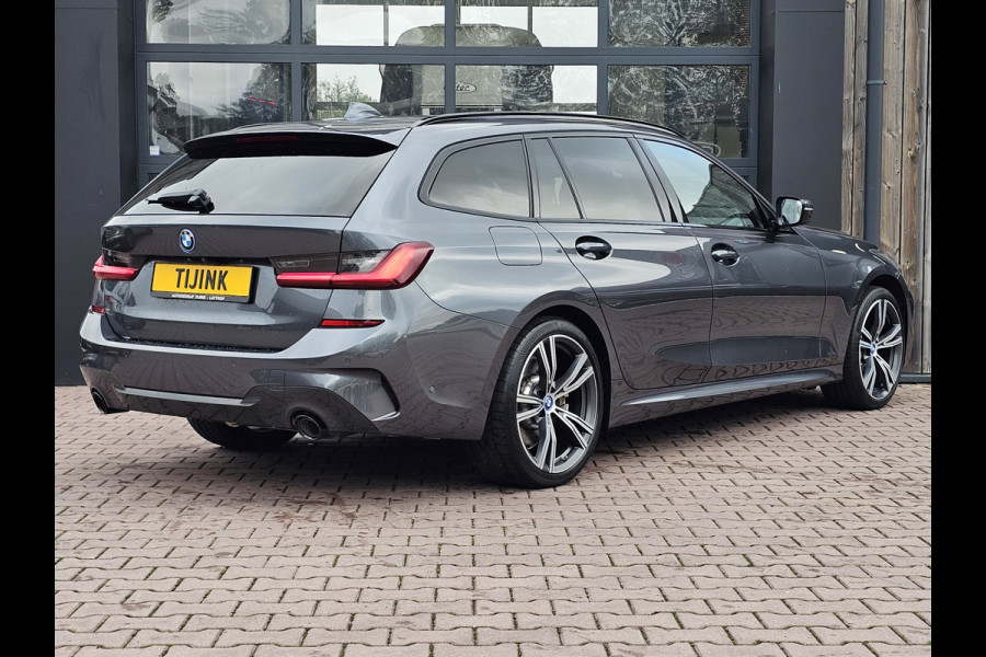 BMW 3 Serie Touring 330e M-Sport Touring Plus | LED | Pano | Trekhaak | Stoelverwarming | Shadow-Line | Park Assist | Driving Assistant | Vol |