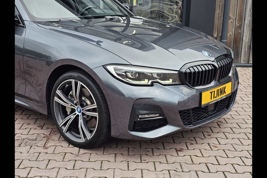 BMW 3 Serie Touring 330e M-Sport Touring Plus | LED | Pano | Trekhaak | Stoelverwarming | Shadow-Line | Park Assist | Driving Assistant | Vol |