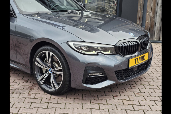 BMW 3 Serie Touring 330e M-Sport Touring Plus | LED | Pano | Trekhaak | Stoelverwarming | Shadow-Line | Park Assist | Driving Assistant | Vol |