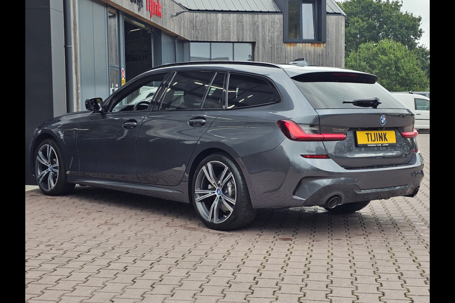 BMW 3 Serie Touring 330e M-Sport Touring Plus | LED | Pano | Trekhaak | Stoelverwarming | Shadow-Line | Park Assist | Driving Assistant | Vol |