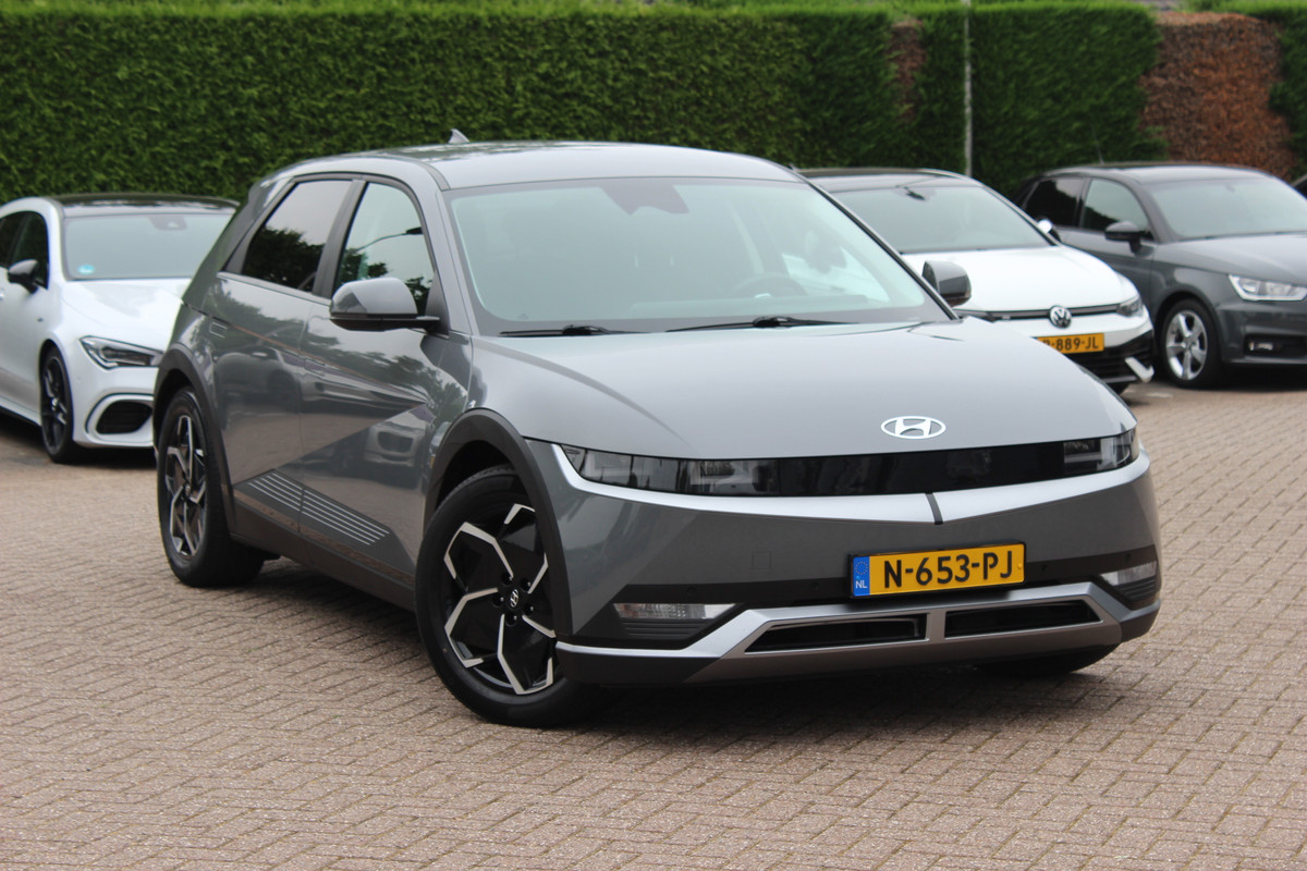 Hyundai IONIQ 5 Connect+ 73kWh / SoH 94,8% / Trekhaak / Camera / Head-up / Leder / CarPlay / V2L / 19'' / Warmtepomp / Stoelverwarming / Dodehoek / DAB / ACC