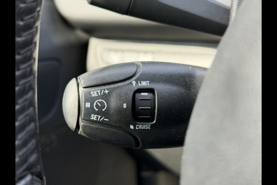 Peugeot 208 BWJ 2019 | 1.2 83PK Signature | AIRCO | NAVI | PDC | CRUISE | CARPLAY | 16'' LMV | DONKER GLAS |