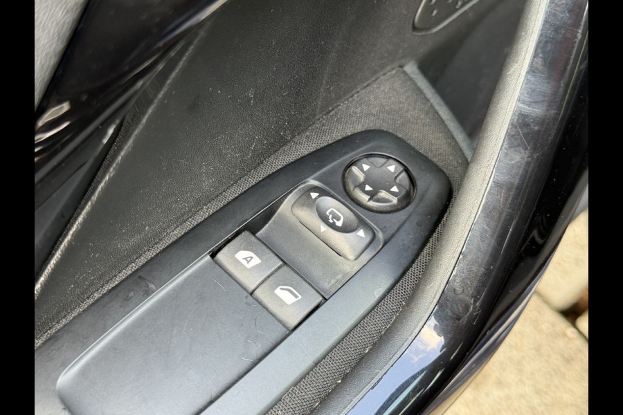Peugeot 208 BWJ 2019 | 1.2 83PK Signature | AIRCO | NAVI | PDC | CRUISE | CARPLAY | 16'' LMV | DONKER GLAS |