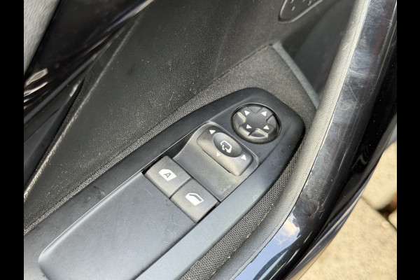 Peugeot 208 BWJ 2019 | 1.2 83PK Signature | AIRCO | NAVI | PDC | CRUISE | CARPLAY | 16'' LMV | DONKER GLAS |