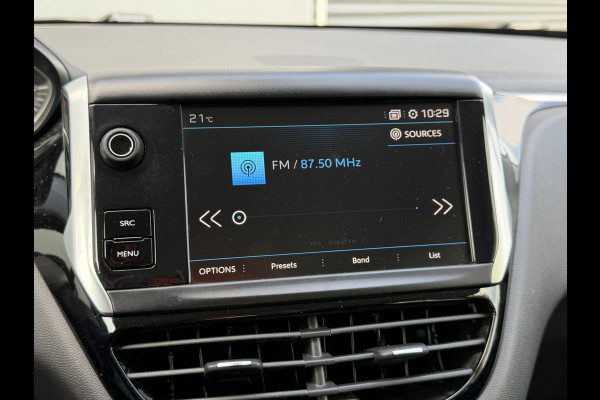 Peugeot 208 BWJ 2019 | 1.2 83PK Signature | AIRCO | NAVI | PDC | CRUISE | CARPLAY | 16'' LMV | DONKER GLAS |