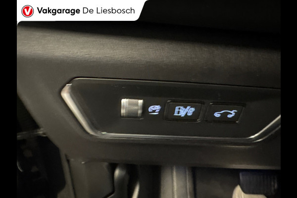 Lynk & Co 01 1.5 / Pano / Navigatie / Camera / Infinity / Memory / Elek.klep / Apple carplay