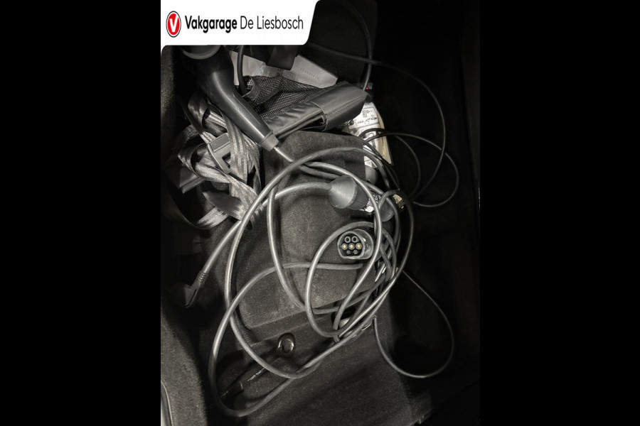 Lynk & Co 01 1.5 / Pano / Navigatie / Camera / Infinity / Memory / Elek.klep / Apple carplay