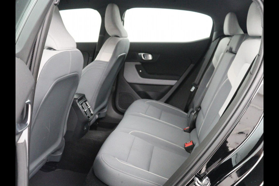 Polestar 2 Standard Range Single Motor 63kWh | SOH 89,7% | Memory | Stoelverwarming | Cruise control | Carplay | Navigatie | Bluetooth | Camera | Park assist | Interieurverlichting | Elektrische achterklep | Trekhaak