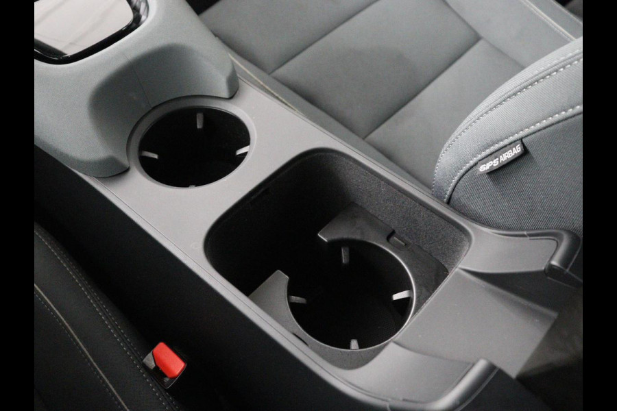 Polestar 2 Standard Range Single Motor 63kWh | SOH 89,7% | Memory | Stoelverwarming | Cruise control | Carplay | Navigatie | Bluetooth | Camera | Park assist | Interieurverlichting | Elektrische achterklep | Trekhaak