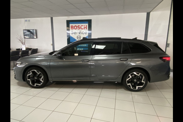 Volkswagen Passat Variant 1.5 eHybrid R-Line Edition 272 PK Panoramadak /Trekhaak /Carplay / Stoelverwarming/ koeling
