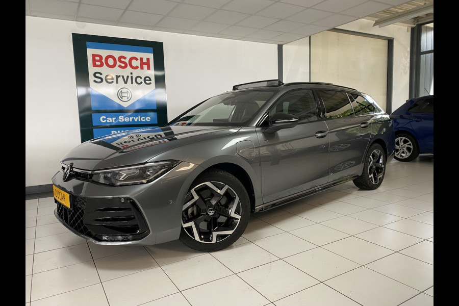 Volkswagen Passat Variant 1.5 eHybrid R-Line Edition 272 PK Panoramadak /Trekhaak /Carplay / Stoelverwarming/ koeling
