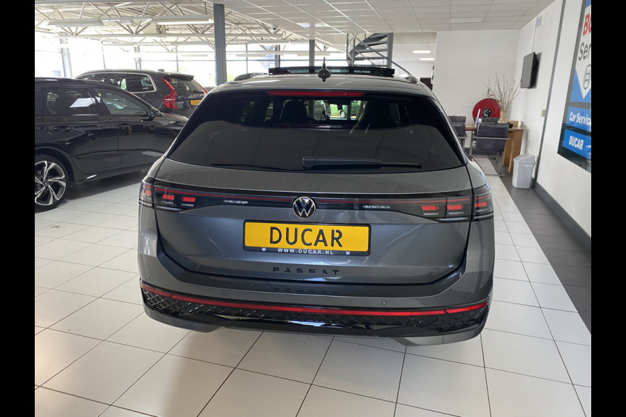 Volkswagen Passat Variant 1.5 eHybrid R-Line Edition 272 PK Panoramadak /Trekhaak /Carplay / Stoelverwarming/ koeling