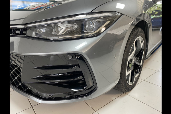 Volkswagen Passat Variant 1.5 eHybrid R-Line Edition 272 PK Panoramadak /Trekhaak /Carplay / Stoelverwarming/ koeling