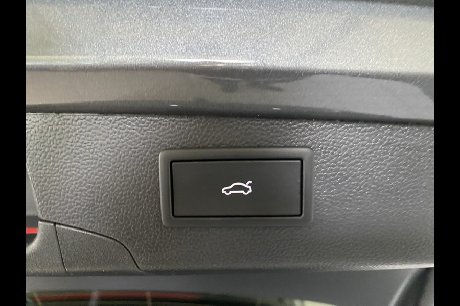 Volkswagen Passat Variant 1.5 eHybrid R-Line Edition 272 PK Panoramadak /Trekhaak /Carplay / Stoelverwarming/ koeling