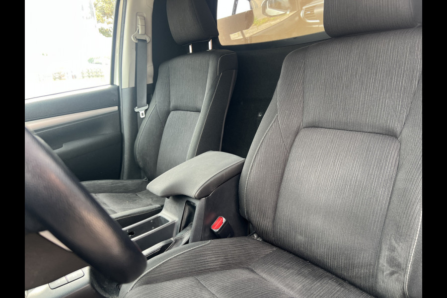 Toyota Hilux 2.4 D-4D-F Double Cab Professional