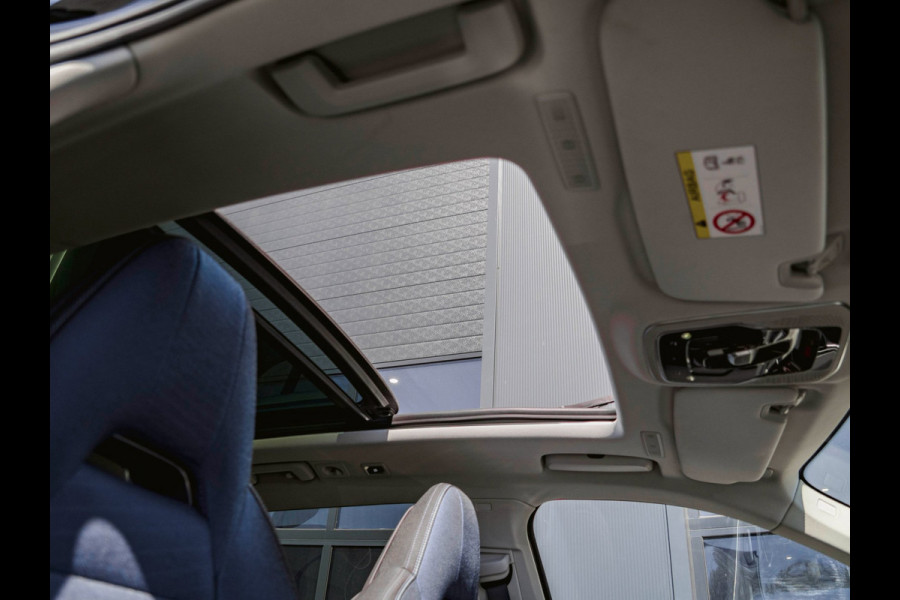 Lynk & Co 01 1.5 Black Edition Panoramadak|360° Camera|ACC|Stoelverwarming|Navi|Carplay