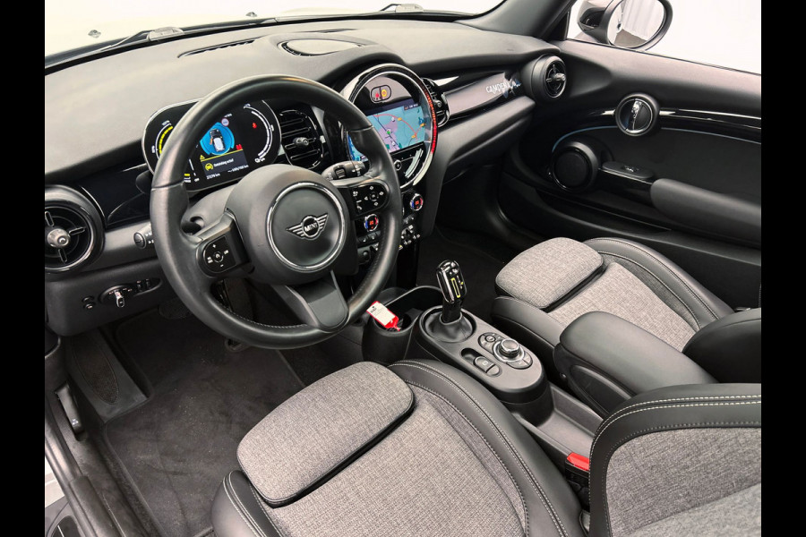 MINI Electric MINI Electric Collection 33 kWh | SOH 96% | Dealer Onderhouden | Panoramadak | Camera | Carplay | Stoelverwarming |