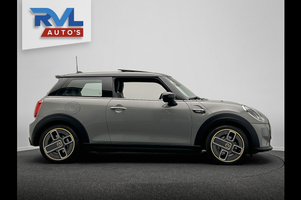 MINI Electric MINI Electric Collection 33 kWh | SOH 96% | Dealer Onderhouden | Panoramadak | Camera | Carplay | Stoelverwarming |