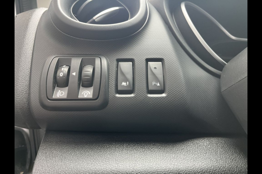 Renault Trafic 2.0 dCi 120pk L2 Comfort 3p Lease €270 p/m, Trekhaak, Airco, PDC, Cruise controle, Onderhoudshistorie aanwezig