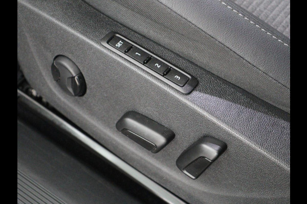 Škoda Enyaq iV 80 | SOH 92,1% | Memory | Half leder | Stuur/stoel verwarming | Adaptive cruise | Lane assist | Dode hoek | Carplay | Sfeer verlichting | Camera | Climate control | Elektrische achterklep