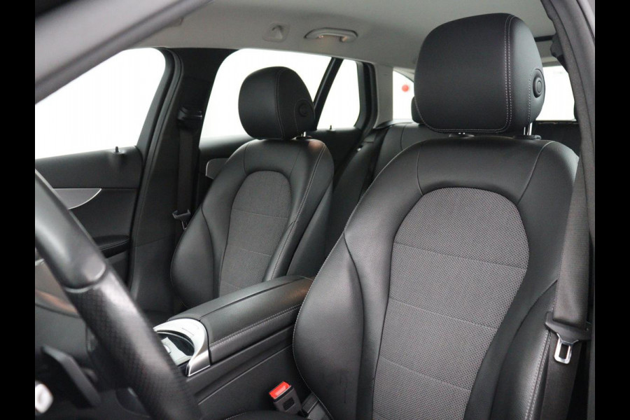 Mercedes-Benz C-Klasse Estate 180 Business Solution | Half leder | Stoelverwarming | Navigatie | Bluetooth | Camera | Park assist | Cruise control | Climate control | Elektrische achterklep | Trekhaak