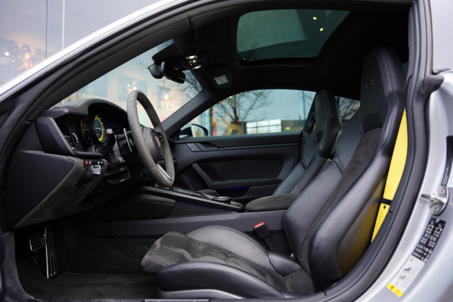 Porsche 911 992 3.0 Carrera 4 GTS Lifting Bose Sport Chrono Schuifkanteldak