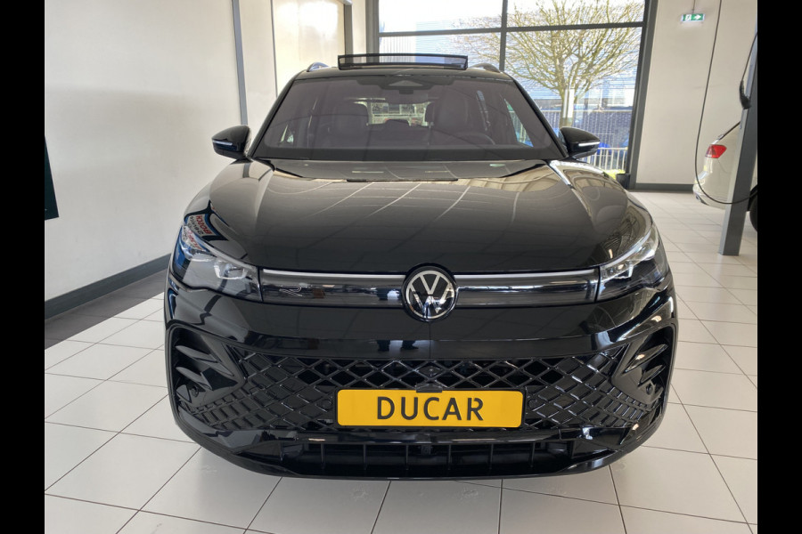 Volkswagen Tiguan 1.5 eHybrid R-Line Edition 272 PK Black-Style Panoramadak ,  Headup , Dynamic Light, Trekhaak, Leer , Massage stoelen