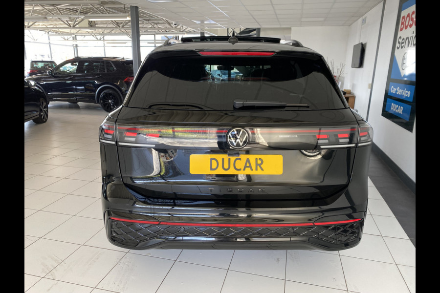 Volkswagen Tiguan 1.5 eHybrid R-Line Edition 272 PK Black-Style Panoramadak ,  Headup , Dynamic Light, Trekhaak, Leer , Massage stoelen