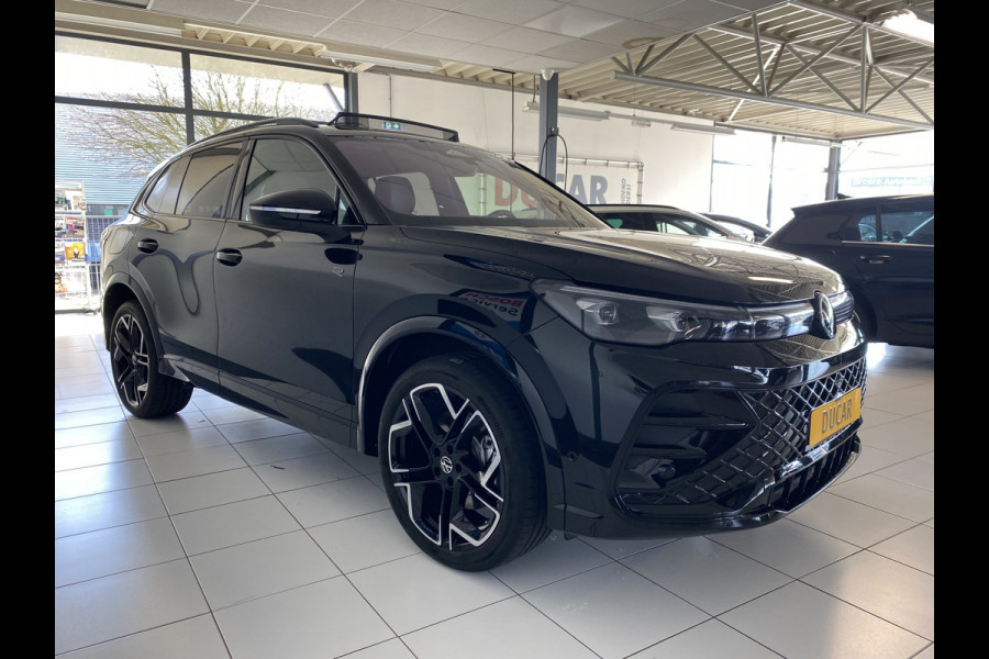 Volkswagen Tiguan 1.5 eHybrid R-Line Edition 272 PK Black-Style Panoramadak ,  Headup , Dynamic Light, Trekhaak, Leer , Massage stoelen