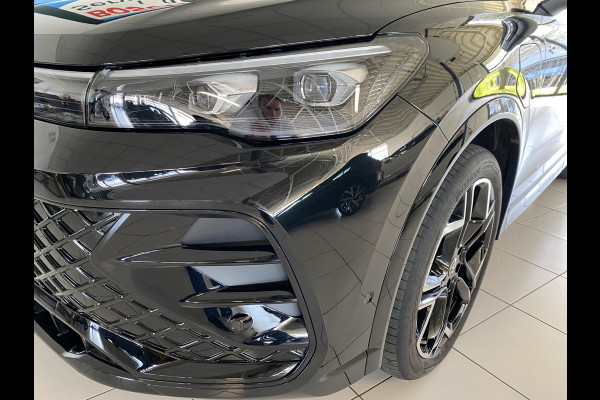 Volkswagen Tiguan 1.5 eHybrid R-Line Edition 272 PK Black-Style Panoramadak ,  Headup , Dynamic Light, Trekhaak, Leer , Massage stoelen