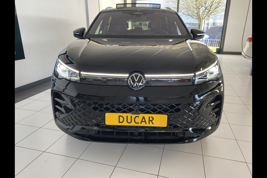 Volkswagen Tiguan 1.5 eHybrid R-Line Edition 272 PK Black-Style Panoramadak ,  Headup , Dynamic Light, Trekhaak, Leer , Massage stoelen