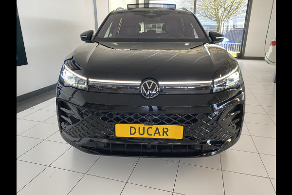 Volkswagen Tiguan 1.5 eHybrid R-Line Edition 272 PK Black-Style Panoramadak ,  Headup , Dynamic Light, Trekhaak, Leer , Massage stoelen