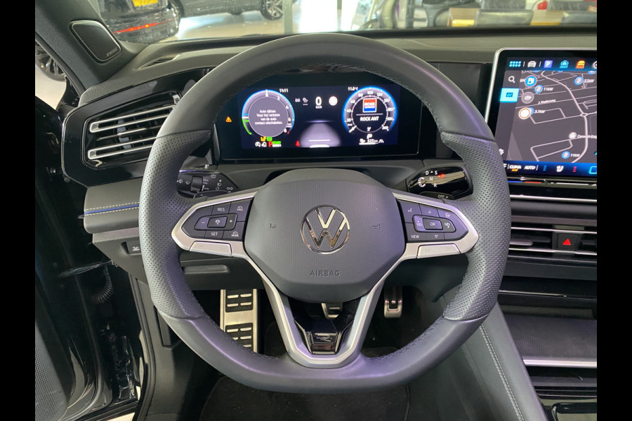 Volkswagen Tiguan 1.5 eHybrid R-Line Edition 272 PK Black-Style Panoramadak ,  Headup , Dynamic Light, Trekhaak, Leer , Massage stoelen