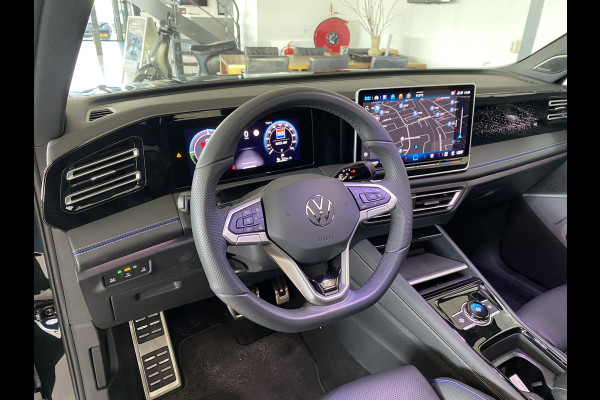 Volkswagen Tiguan 1.5 eHybrid R-Line Edition 272 PK Black-Style Panoramadak ,  Headup , Dynamic Light, Trekhaak, Leer , Massage stoelen
