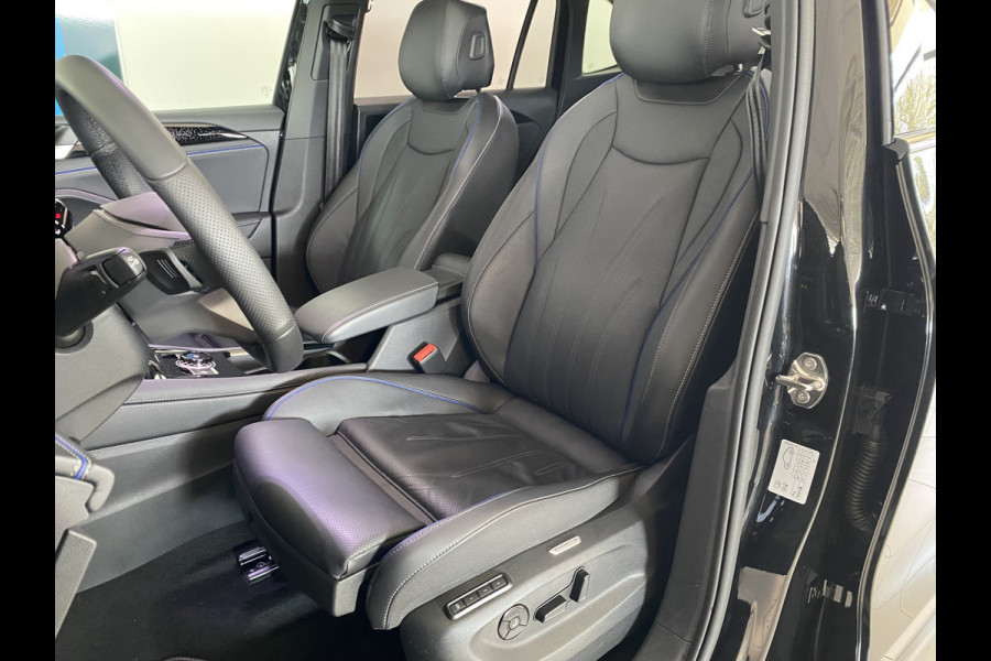 Volkswagen Tiguan 1.5 eHybrid R-Line Edition 272 PK Black-Style Panoramadak ,  Headup , Dynamic Light, Trekhaak, Leer , Massage stoelen