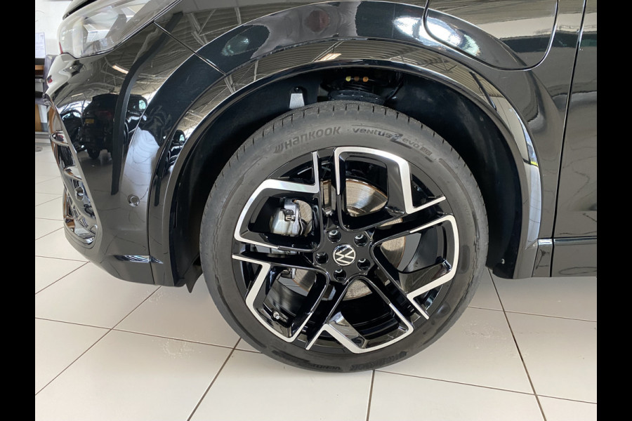 Volkswagen Tiguan 1.5 eHybrid R-Line Edition 272 PK Black-Style Panoramadak ,  Headup , Dynamic Light, Trekhaak, Leer , Massage stoelen