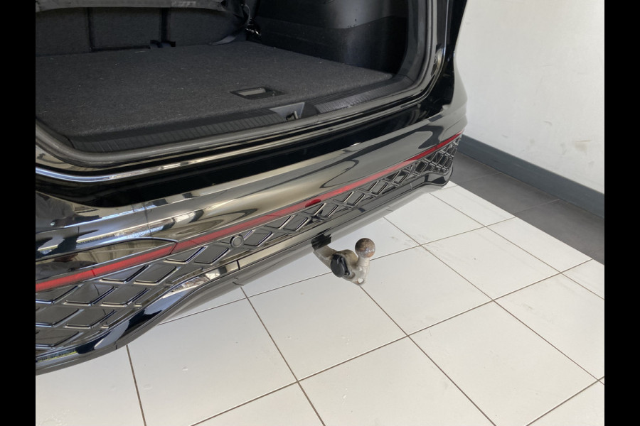Volkswagen Tiguan 1.5 eHybrid R-Line Edition 272 PK Black-Style Panoramadak ,  Headup , Dynamic Light, Trekhaak, Leer , Massage stoelen