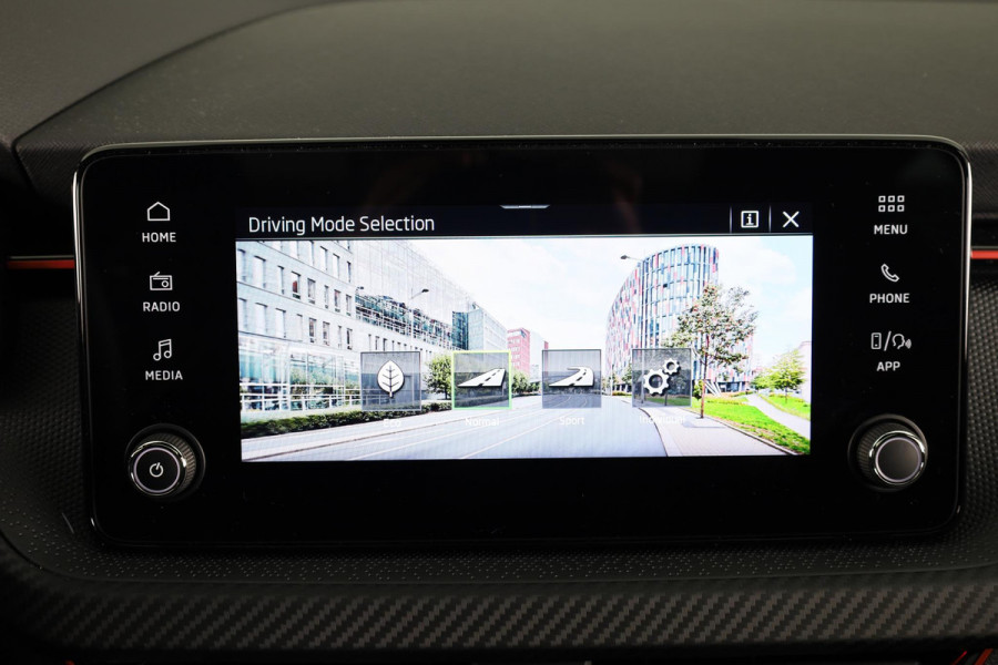 Škoda Kamiq Monte Carlo 1.0 TSI 115 pk DSG-7 | Adaptive Cruise | Panoramadak | Blind Spot | Winterpakket