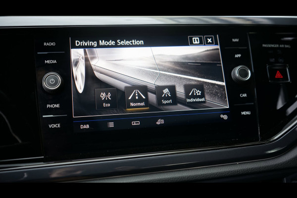 Volkswagen Polo 1.5 TSI R-Line AUTOMAAT|ACC|CAMERA|CARPLAY|DAB|FULL LED|KEYLESS|NAVIGATIE|MODE|PANORAMA|VIRTUEEL