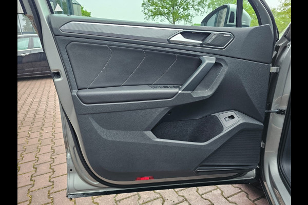Volkswagen Tiguan 2.0 TSI 4MOTION 220PK R-Line | Pano | HUD | Dynaudio | Leder | Stoelverwarming | 360 camera | Lane/Park/Light Assist |  Vol |