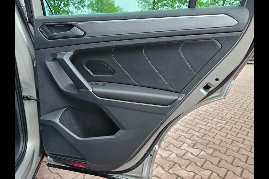 Volkswagen Tiguan 2.0 TSI 4MOTION 220PK R-Line | Pano | HUD | Dynaudio | Leder | Stoelverwarming | 360 camera | Lane/Park/Light Assist |  Vol |