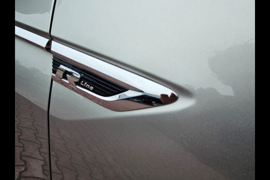 Volkswagen Tiguan 2.0 TSI 4MOTION 220PK R-Line | Pano | HUD | Dynaudio | Leder | Stoelverwarming | 360 camera | Lane/Park/Light Assist |  Vol |