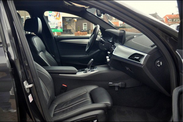 BMW 5 Serie Touring 518d High Executive Edition | M-Sport | 20 inch | Panorama | Individual Dakota Leder