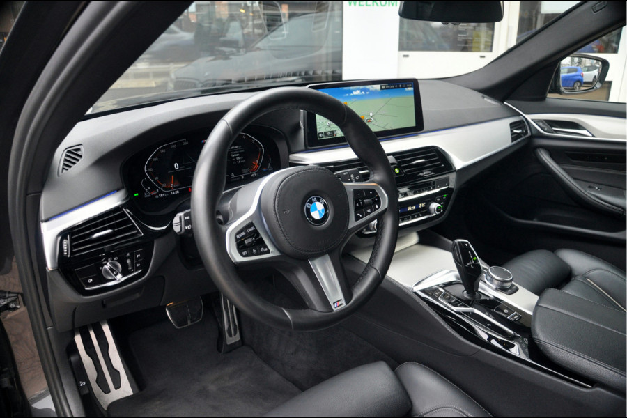 BMW 5 Serie Touring 518d High Executive Edition | M-Sport | 20 inch | Panorama | Individual Dakota Leder