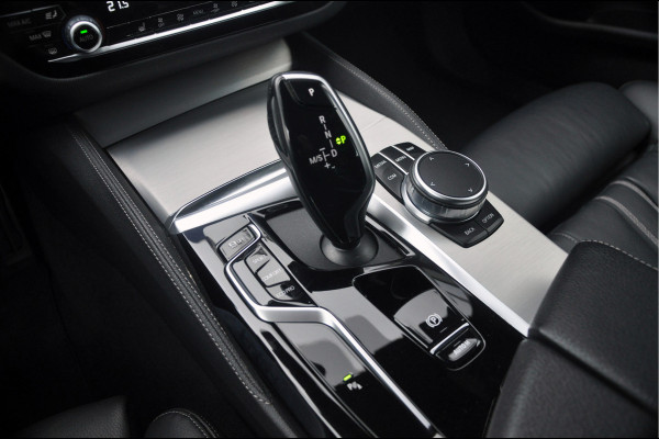 BMW 5 Serie Touring 518d High Executive Edition | M-Sport | 20 inch | Panorama | Individual Dakota Leder