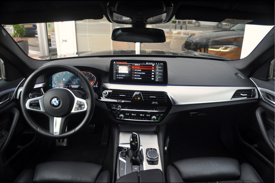 BMW 5 Serie Touring 518d High Executive Edition | M-Sport | 20 inch | Panorama | Individual Dakota Leder