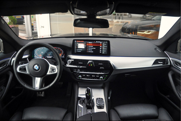 BMW 5 Serie Touring 518d High Executive Edition | M-Sport | 20 inch | Panorama | Individual Dakota Leder
