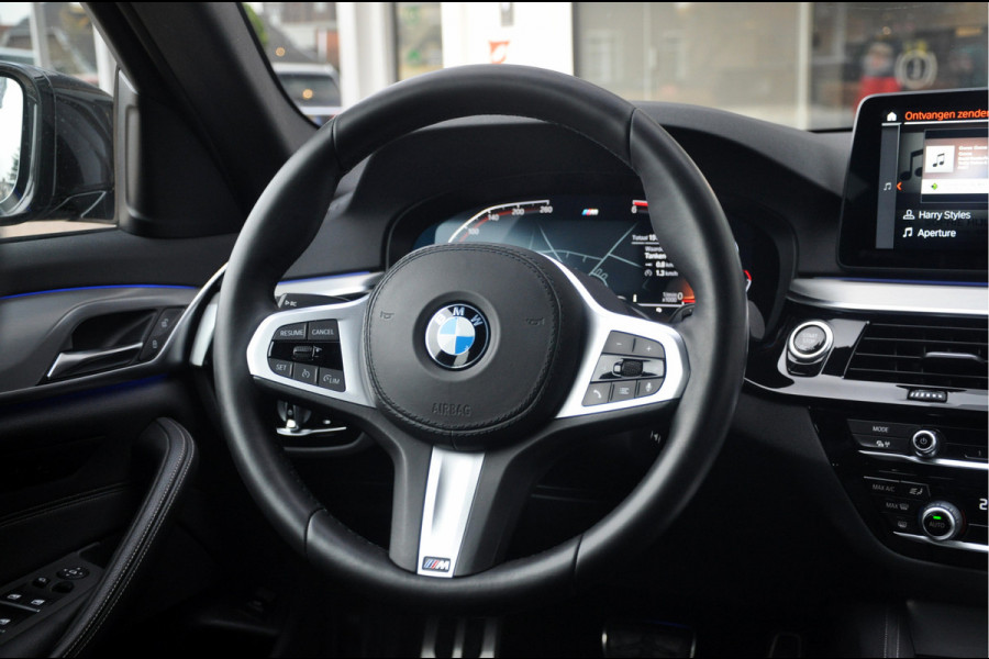 BMW 5 Serie Touring 518d High Executive Edition | M-Sport | 20 inch | Panorama | Individual Dakota Leder